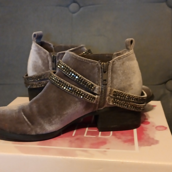 Not Rated Booties - Picture 3 of 8